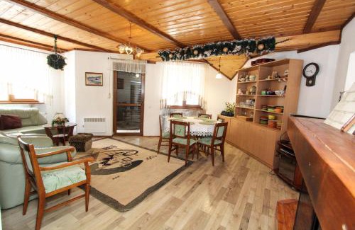 Tatariv Maison | Хуторянка
