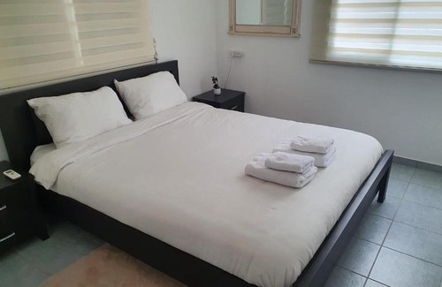 Avnei Eitan Maison | אדמה ברמה