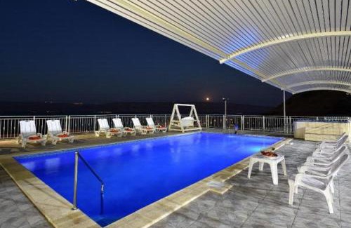 Tiberias Cabine | אחוזת חוף כנרת kinneret village