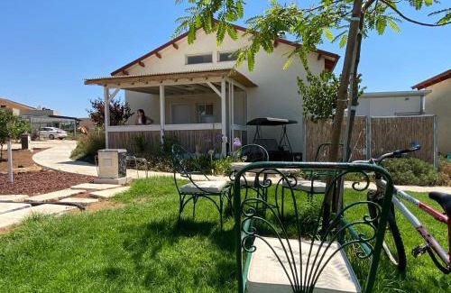 Avnei Eitan Maison | אצלנו בחצר