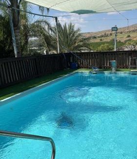 Menahemia Hôtel | בינות תמרים