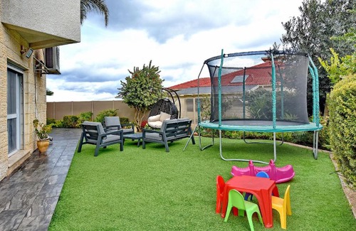 Safed Maison | בקצה היער