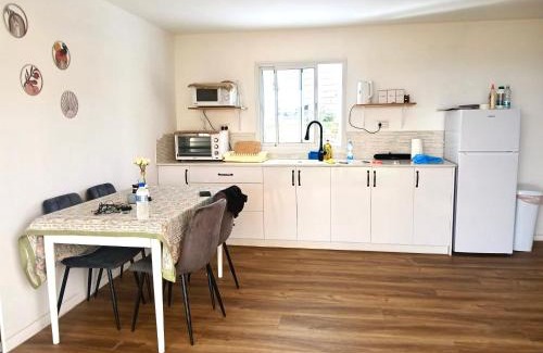 Giv'at Yo'av Appartement | בקתה 512- אירוח בדרום הגולן