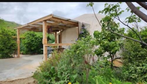 Yavne'el Maison | הבוסתן של הדס, הדום שבהר