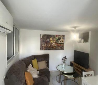 Qiryat Shemona Appartement | יחידית דיור משופצת עם גינה ומקלט - היחידה בגליל