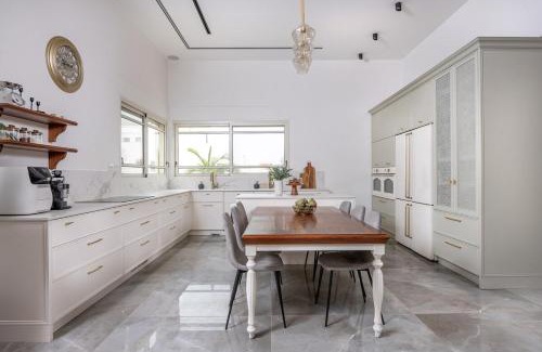 Sderot Appartement | לה וילא - וילה מדהימה עם בריכה פרטית וג'קוזי
