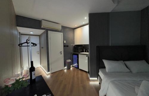 Netanya Appartement | קו המים-אמבט ספא במרפסת על הים, בית קפה בלובי Waterline studio sea view Spa tub on the balcony