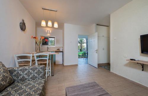 Hevel Eilot Hôtel | קיבוץ אילות - חדרי אירוח עם בריכה משותפת