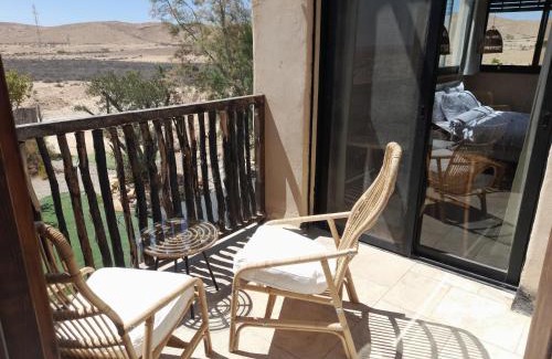 Merhav Am Cabine | שיח מדבר לינה בנגב Burning Bush Negev