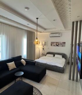 Jizan Appartement | استديو بسرير ماستر بالاضافة لغرفة بسريرين