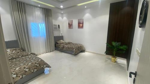 Jizan Appartement | استديو بسرير ماستر بالاضافة لغرفة بسريرين