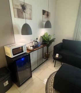 Jizan Appartement | استديو بسرير ماستر بالاضافة لغرفة بسريرين