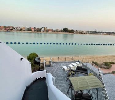 Durrat Al-Arous Chalet De Ski | درة العروس شاليه علوي فاخر في شاطئ البرادايس