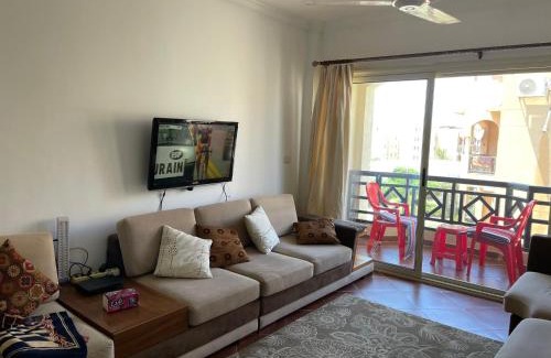 Marsa Matruh Appartement | شالية بالرووف غرفتيين مكييف للأيجار بقرية ايماريتس هايتس بالساحل الشمالي - A chalet with a rooftop and two air-conditioned bedrooms for rent in Emirates Heights , North Coast
