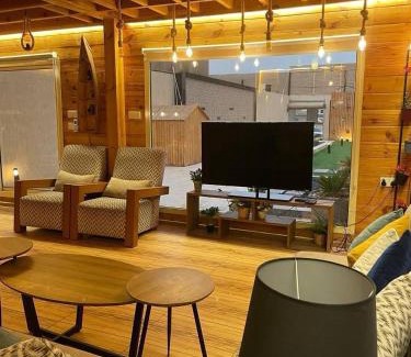 Al Riyadh Chalet De Ski | شالية لوج الريفي