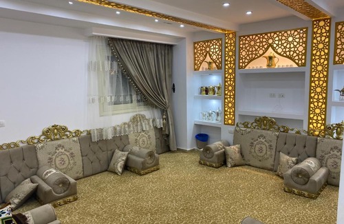 Al Duqqi Appartement | شقة الخليج