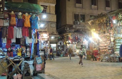 Ad-Darb al-Ahmar Appartement | شقة كبيره و انيقة بجانب مسجد الأزهر و مقابل مسجد الحسن و الحسين