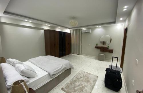 Al Duqqi Appartement | شقه فندقيه حديثه فرش جديد بالمهندسين للإيجار