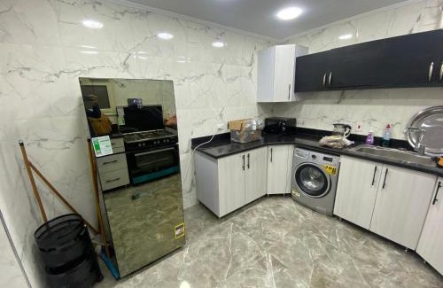 Al Duqqi Appartement | شقه فندقيه حديثه فرش جديد بالمهندسين للإيجار