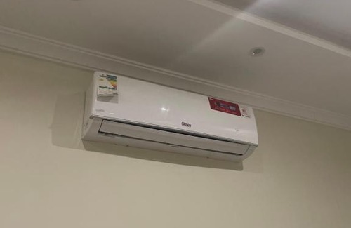 Al Riyadh Appartement | غرفة كبيرة مع دورة مياه مجهزة بالكامل مدخل خاص