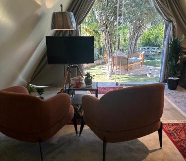 Al Hada Chalet De Ski | كوخ بلكونه