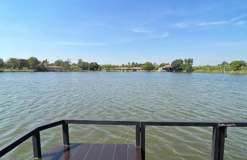 Nakhon Pathom Station Balnéaire | ทุ่งดินดำ Farm Stay