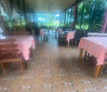 Ban Na Lit Et Petit-Déjeuner | สวรรค์บ้านนา คาเฟ่ ณ บ้านนา