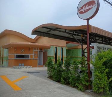 Pattani Station Balnéaire | เซฟเฮ้าส์ รีสอร์ท