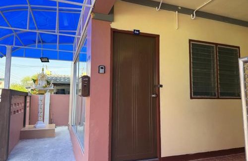 Ban Lam Rua Taek Appartement | เทพกุญชร Budget-Friendly Room
