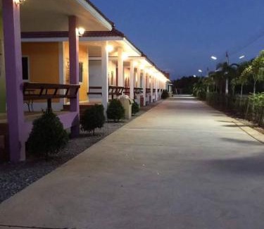 Tha Mai Hôtel | เยลโล่สโตนรีสอร์ท