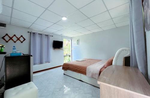 Lan Dokmai Tok Maison | แพนด้าโฮมสเตย์ กาญจนบุรี
