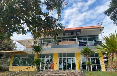 Mae Mo Hôtel | แอนฟาร์มรีสอร์ทแอนด์คาเฟ่