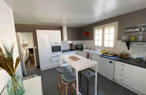 Aytre Appartement | ღ L'Escale bleu Villa avec Jacuzzi et Baby-foot