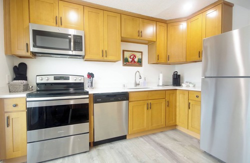 South Tacoma Appartement | ᗌᗌᗌ Fresh & new 1br. Jukebox, king bed, A/C