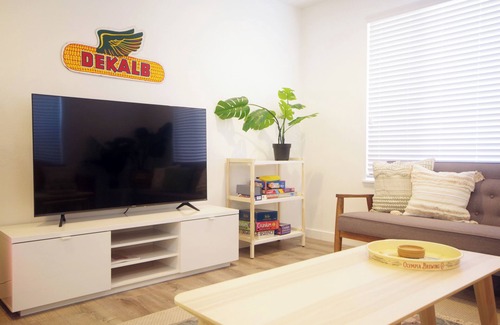 South Tacoma Appartement | ᗌᗌᗌ Fresh & new 1br. Jukebox, king bed, A/C