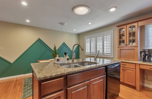Northwest Arvada Maison | ᨒFIREHAUSᨒHotTubᨒCinemaᨒBBQᨒBadmintonᨒGames