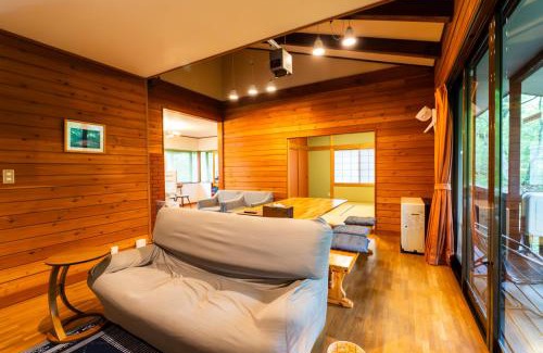 Tsumagoi Maison | クラレンス-森の中でBBQと4Kプロジェクターが楽しめる北軽井沢の貸切Villa-