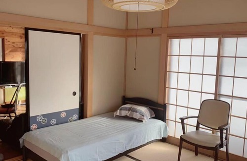 Kusatsu Onsen Chalet De Ski | 一番館※温泉街に近く、心が落ち着く別荘地同樺順荘