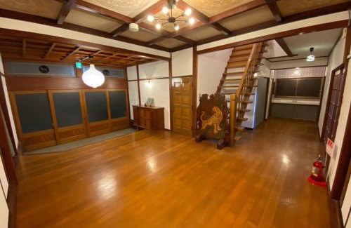 Katsuyama Maison | 勝山貸切民泊三つ子の魂 福井県立恐竜博物館まで車で10分 発坂駅から徒歩5分