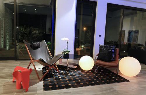 Sanxing Maison | 宜蘭包棟民宿 水明漾私人villa 歡唱l電動麻將l全套西式廚房l腳踏車l專業吧台l泳池l烤肉BBQ