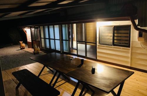 Nago Maison | 広い畳間と外には広いウッドデッキCondominium和風邸Yanbaru