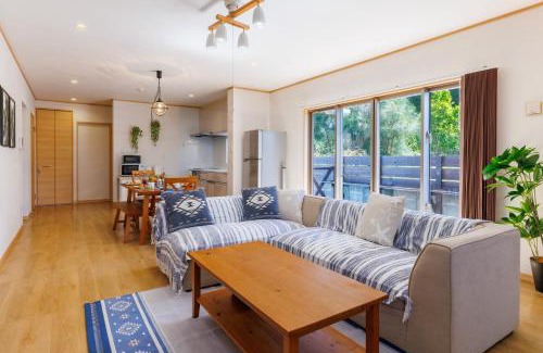 Nakama Maison | 新規オープンセール ビーチ徒歩7分 恩納村長期滞在 観光におすすめ A Blue house