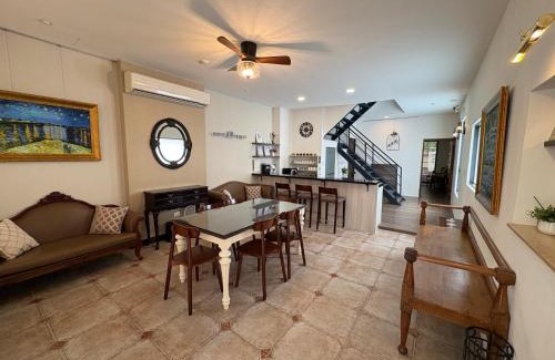 West Central District Maison | 日安蝸牛