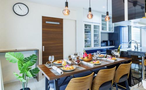 Yomitan Maison | 最大16名 BBQ可能 駐車場3台 シアタールーム付きのグループ旅行におすすめ宿 The MELIA