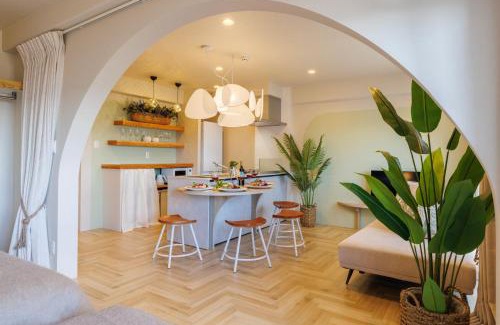 Yonabaru Appartement | 海の見える高層階グループファミリー歓迎コストコ近くthe琉球タワー7A