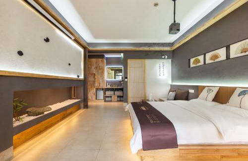 Yuzhong Appartement | 重庆解放碑阳崽民宿高层新中式景观Youngzai Apt in Jiefangbei 5