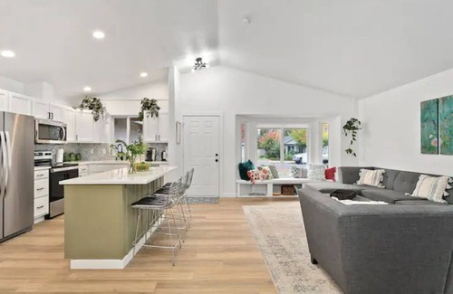 Monroe Maison | 𓅭 Bright & Airy 3-Bed home-Sauna & L2 EV Charging