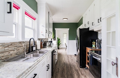 Forks Maison | 𓇻 Elegant Forest Retreat 𓇻 Starlink, Gourmet Coffee, Outdoor BBQ