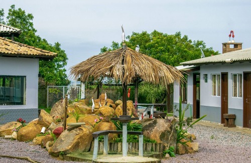 Portinho Maison | 01 Double Room - Air conditioning | WiFi | TV - Facing the Santo Antônio Lagoon