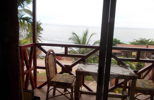 Kribi Cabine | 04. Cabane dans Manguier vue mer 1 chambre 3 lits